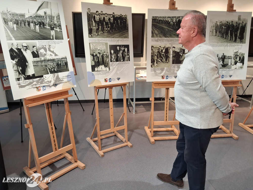 Żużlowa wystawa w Miejskiej Bibliotece Publicznej