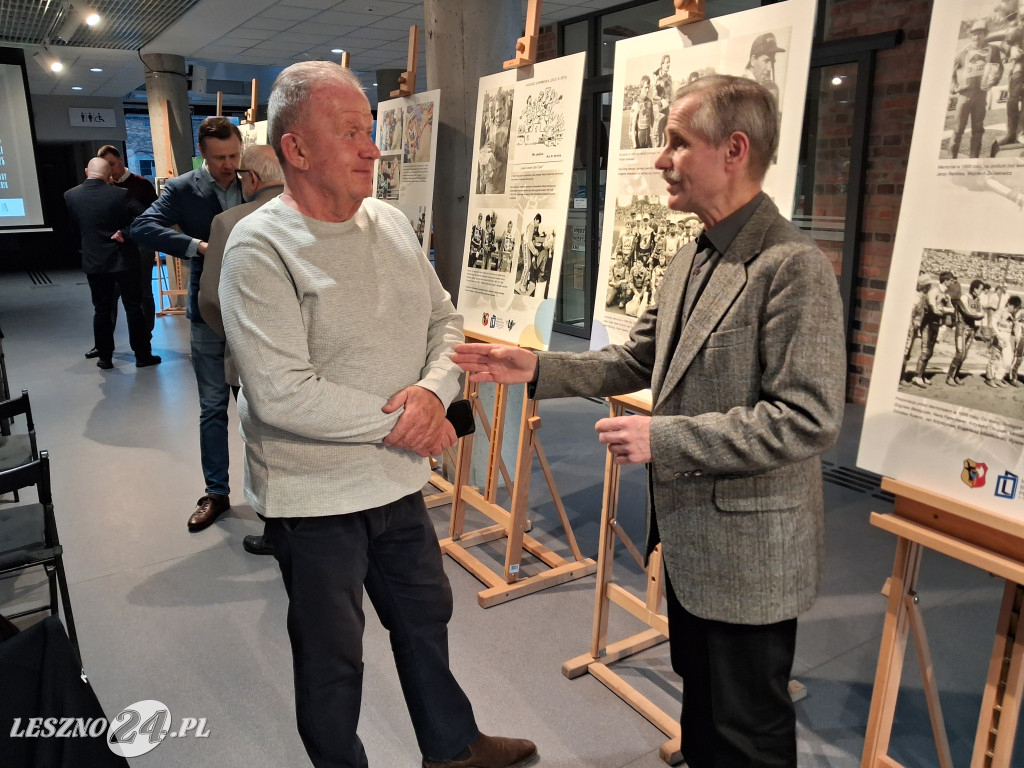 Żużlowa wystawa w Miejskiej Bibliotece Publicznej