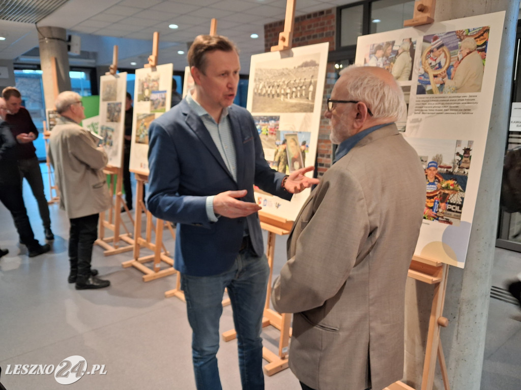 Żużlowa wystawa w Miejskiej Bibliotece Publicznej