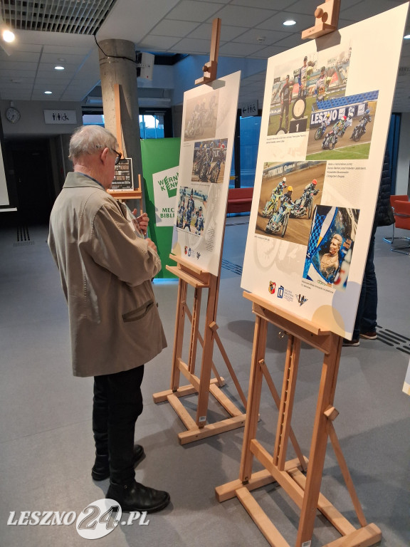 Żużlowa wystawa w Miejskiej Bibliotece Publicznej