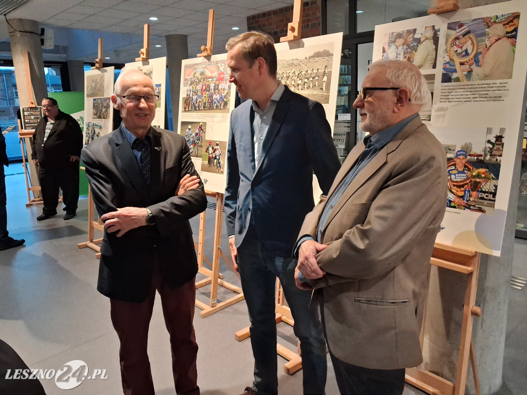 Żużlowa wystawa w Miejskiej Bibliotece Publicznej