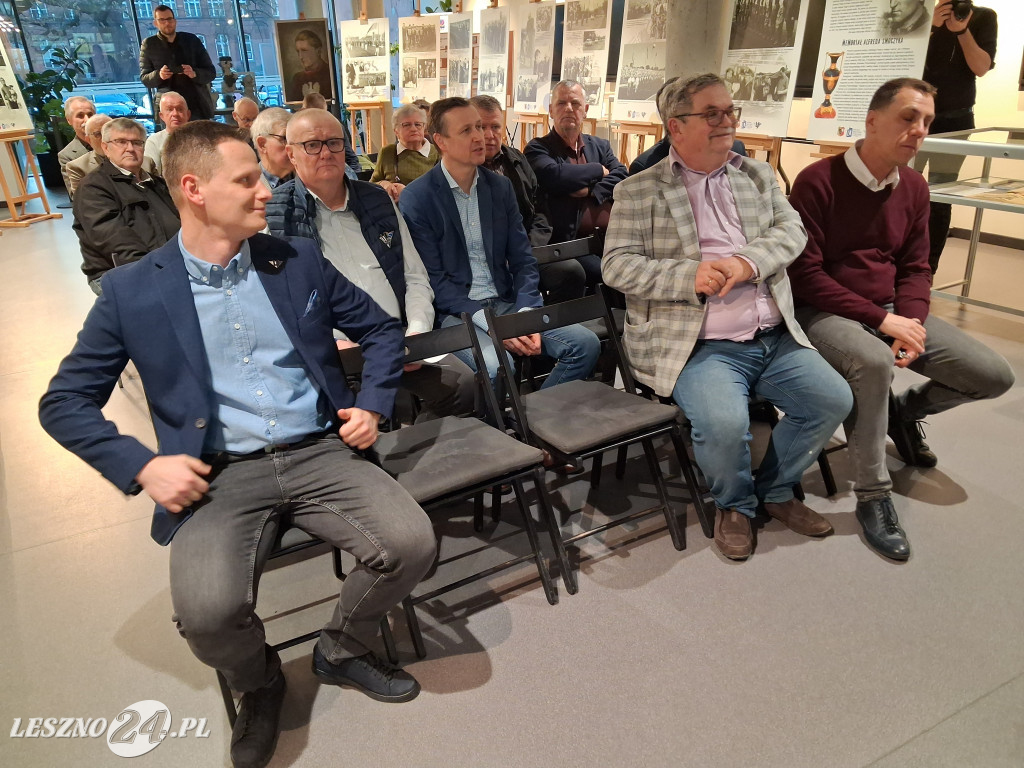 Żużlowa wystawa w Miejskiej Bibliotece Publicznej