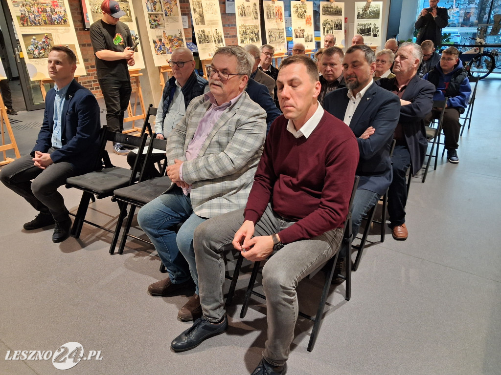 Żużlowa wystawa w Miejskiej Bibliotece Publicznej