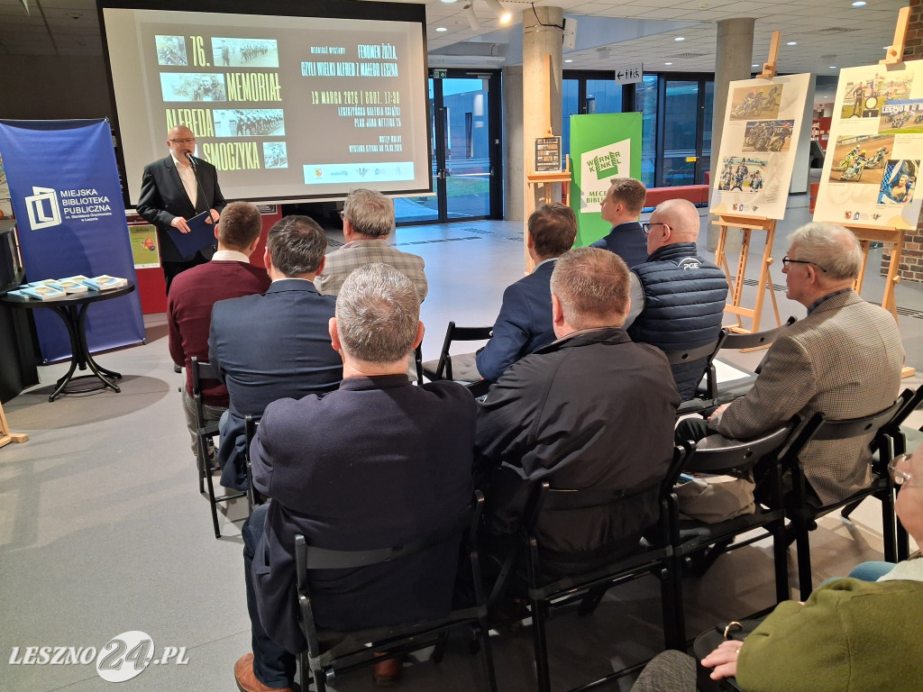 Żużlowa wystawa w Miejskiej Bibliotece Publicznej