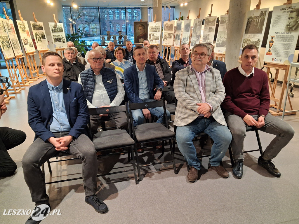 Żużlowa wystawa w Miejskiej Bibliotece Publicznej