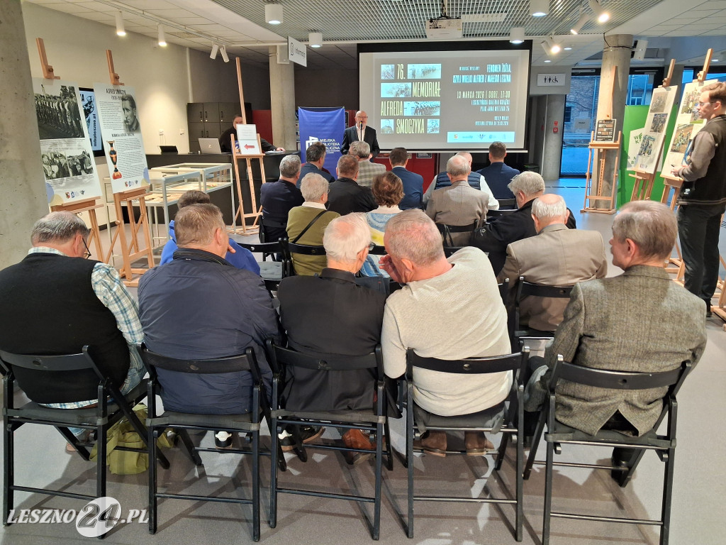 Żużlowa wystawa w Miejskiej Bibliotece Publicznej