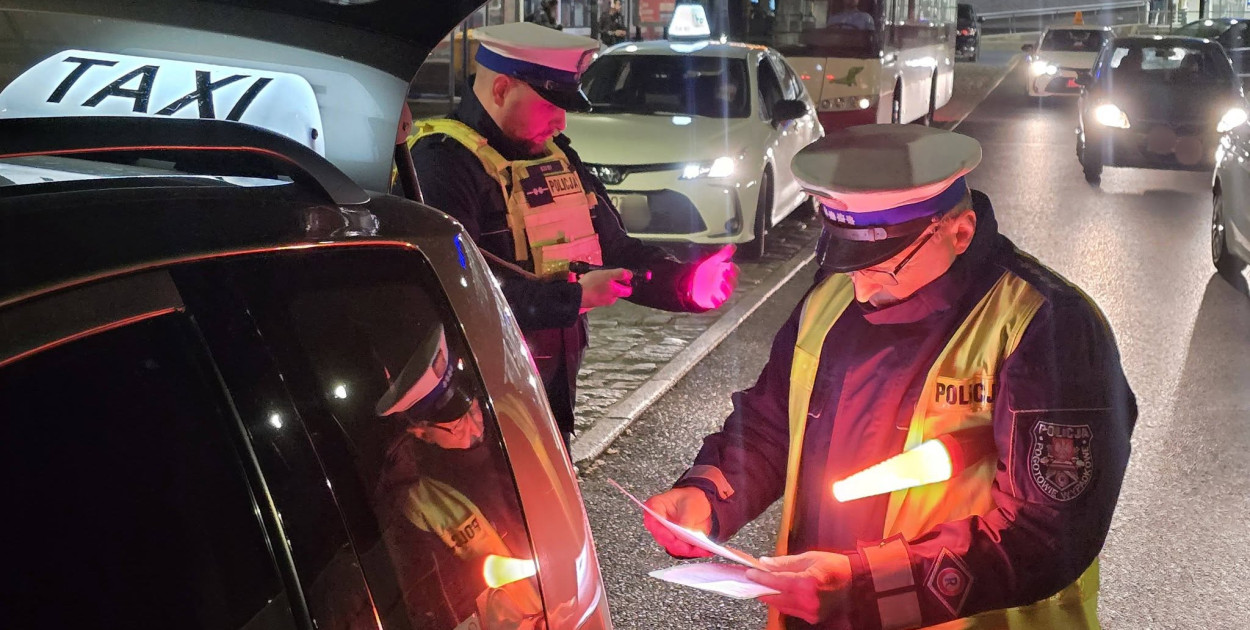 Kontrolowali taksówkarzy na aplikację