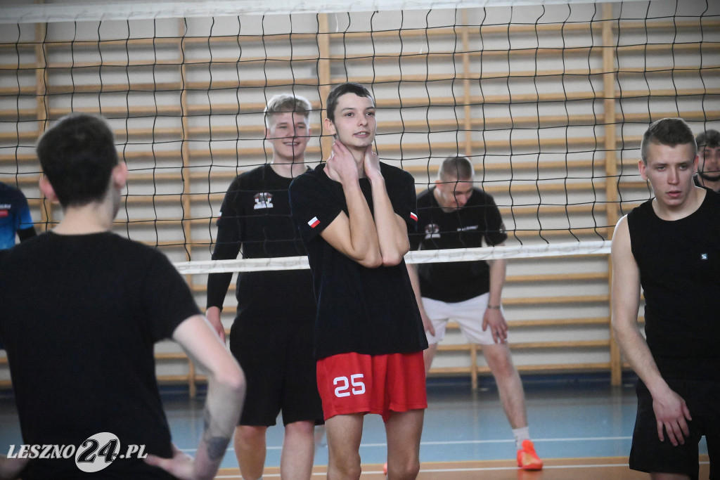 Strażacy grali w siatkówkę