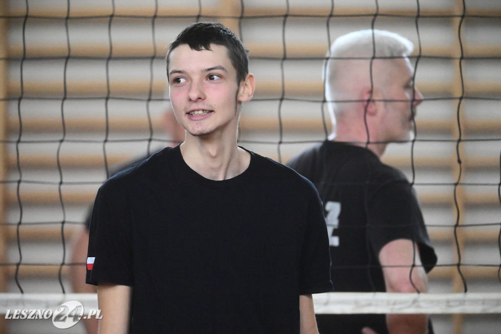 Strażacy grali w siatkówkę