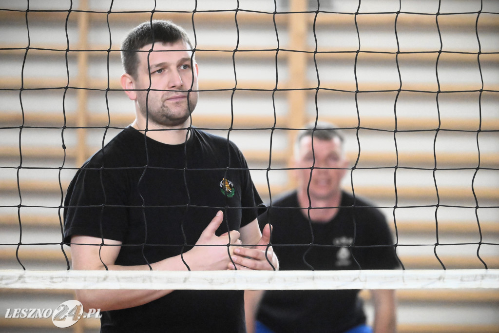 Strażacy grali w siatkówkę