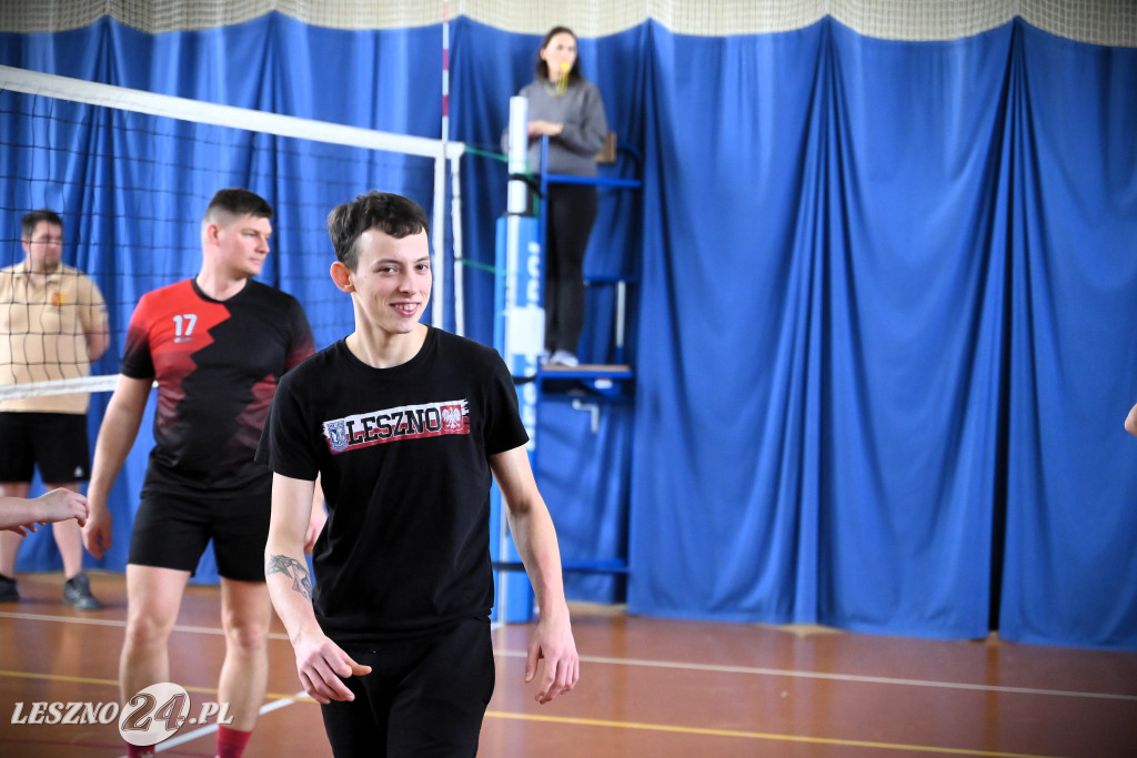 Strażacy grali w siatkówkę