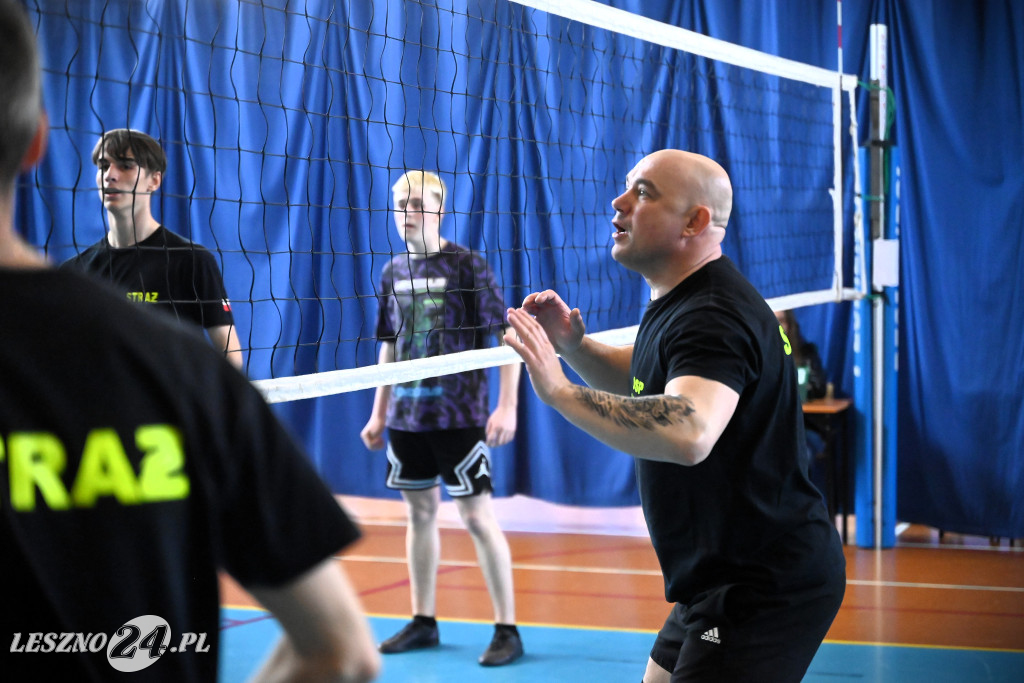 Strażacy grali w siatkówkę