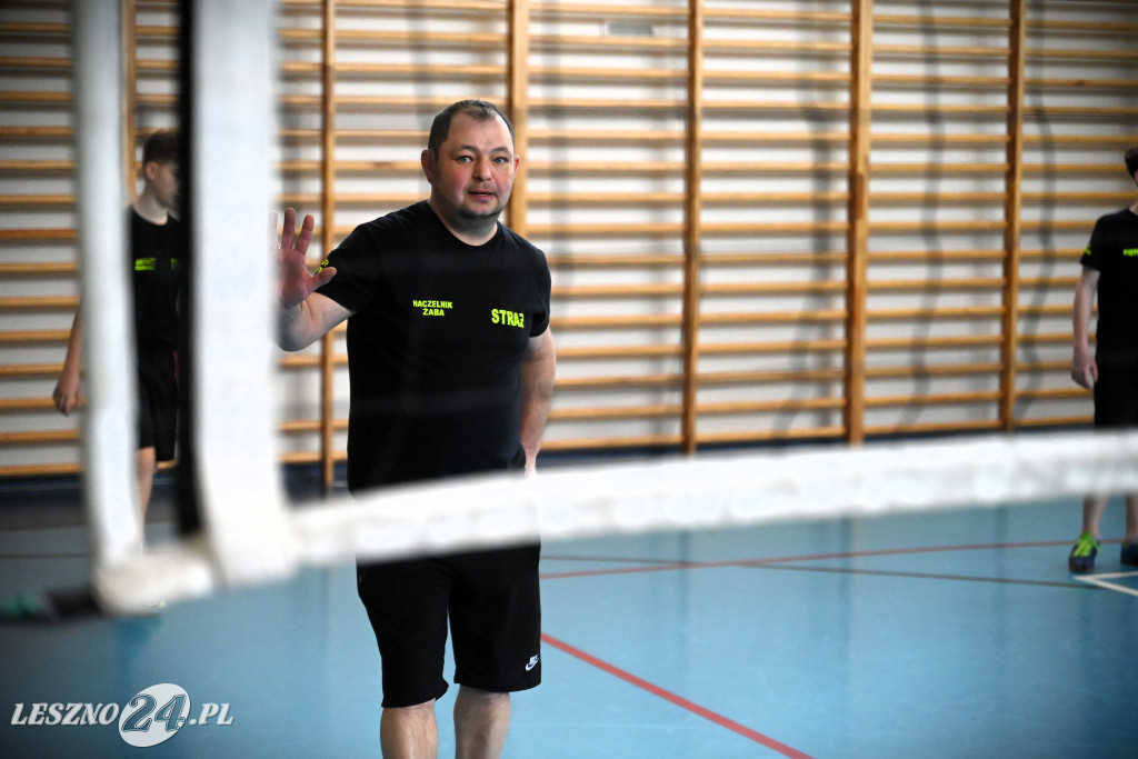 Strażacy grali w siatkówkę