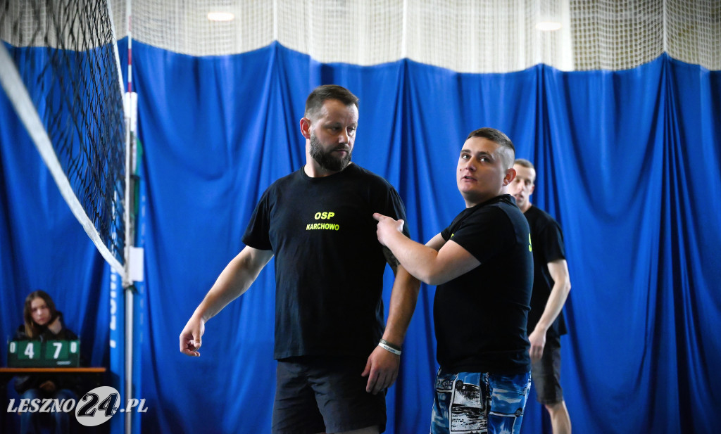 Strażacy grali w siatkówkę