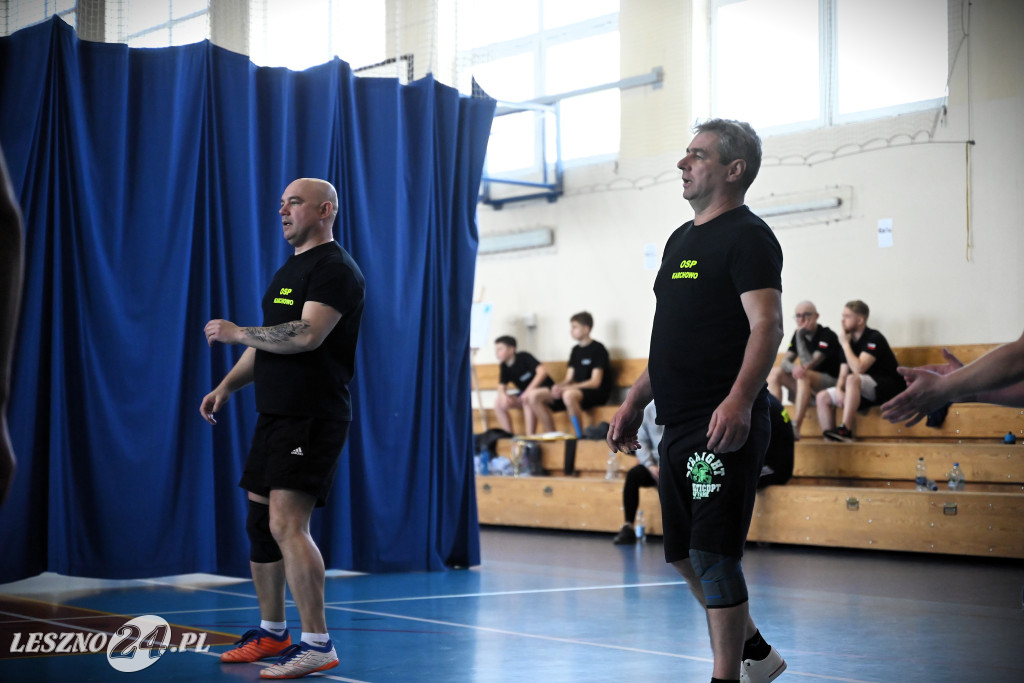 Strażacy grali w siatkówkę