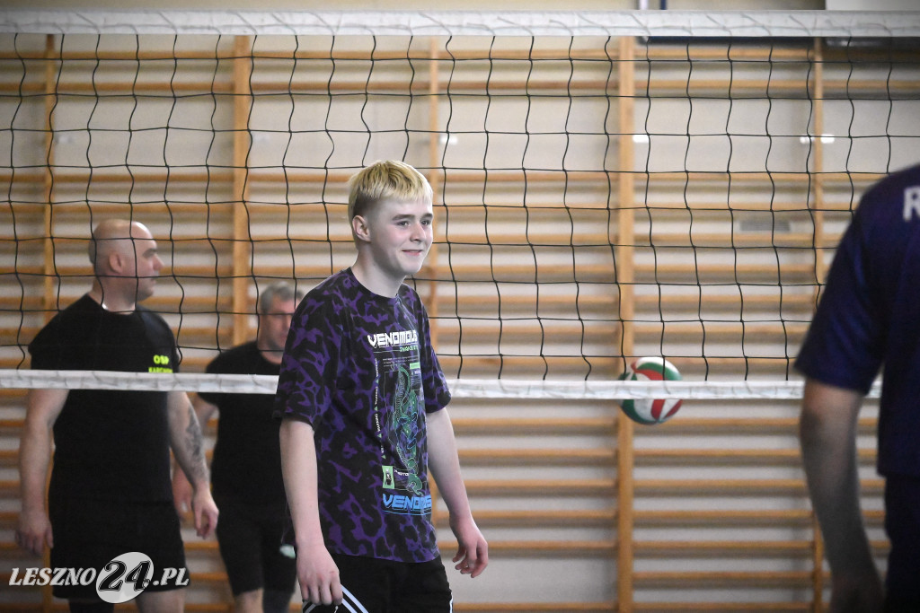 Strażacy grali w siatkówkę