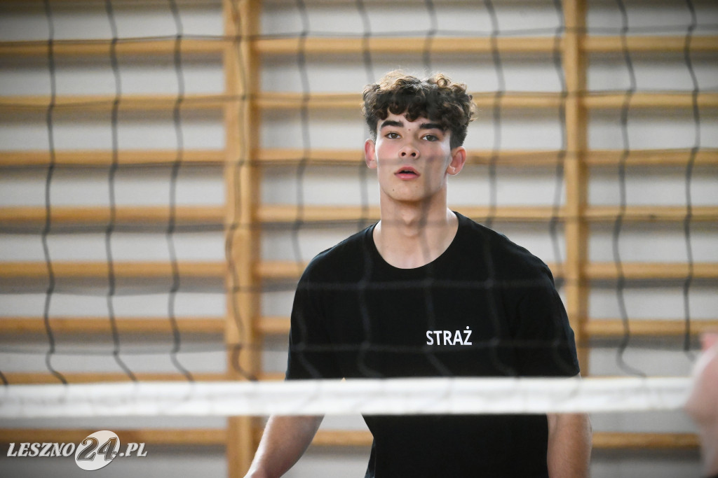 Strażacy grali w siatkówkę