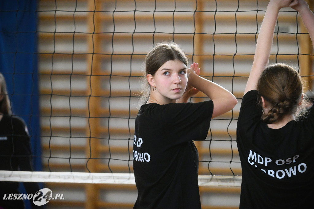 Strażacy grali w siatkówkę