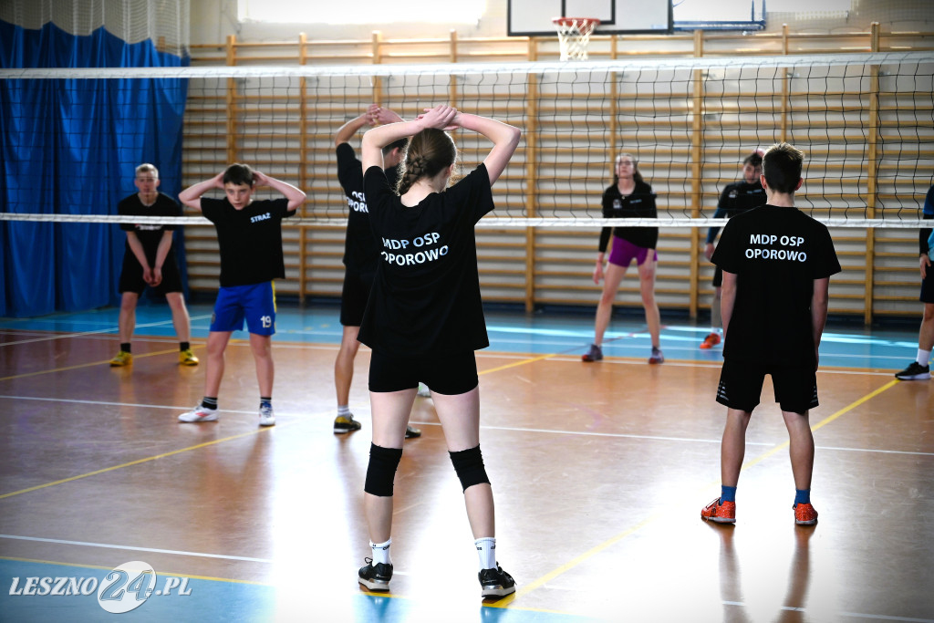 Strażacy grali w siatkówkę