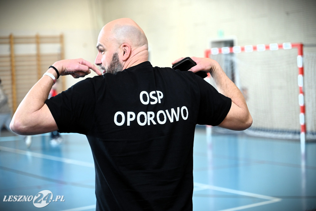 Strażacy grali w siatkówkę