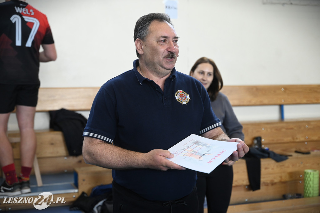 Strażacy grali w siatkówkę