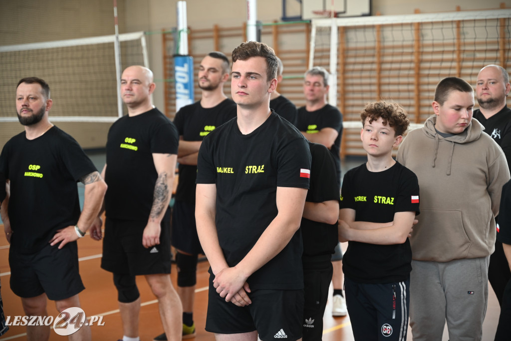 Strażacy grali w siatkówkę