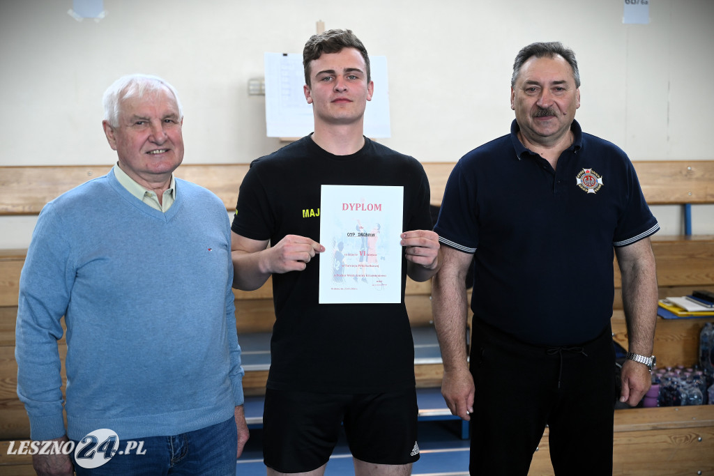 Strażacy grali w siatkówkę