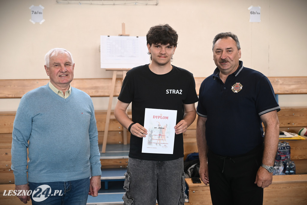 Strażacy grali w siatkówkę