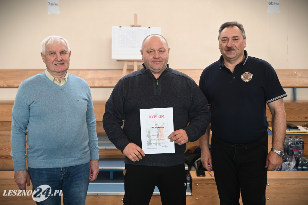 Strażacy grali w siatkówkę