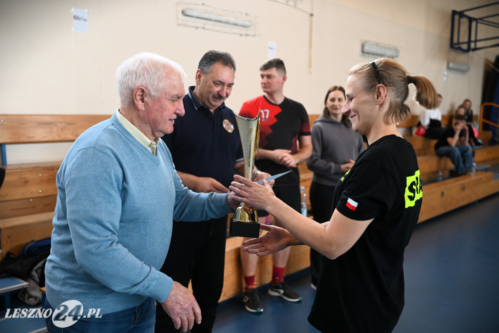 Strażacy grali w siatkówkę