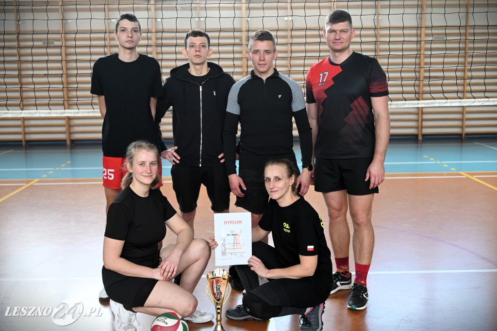 Strażacy grali w siatkówkę