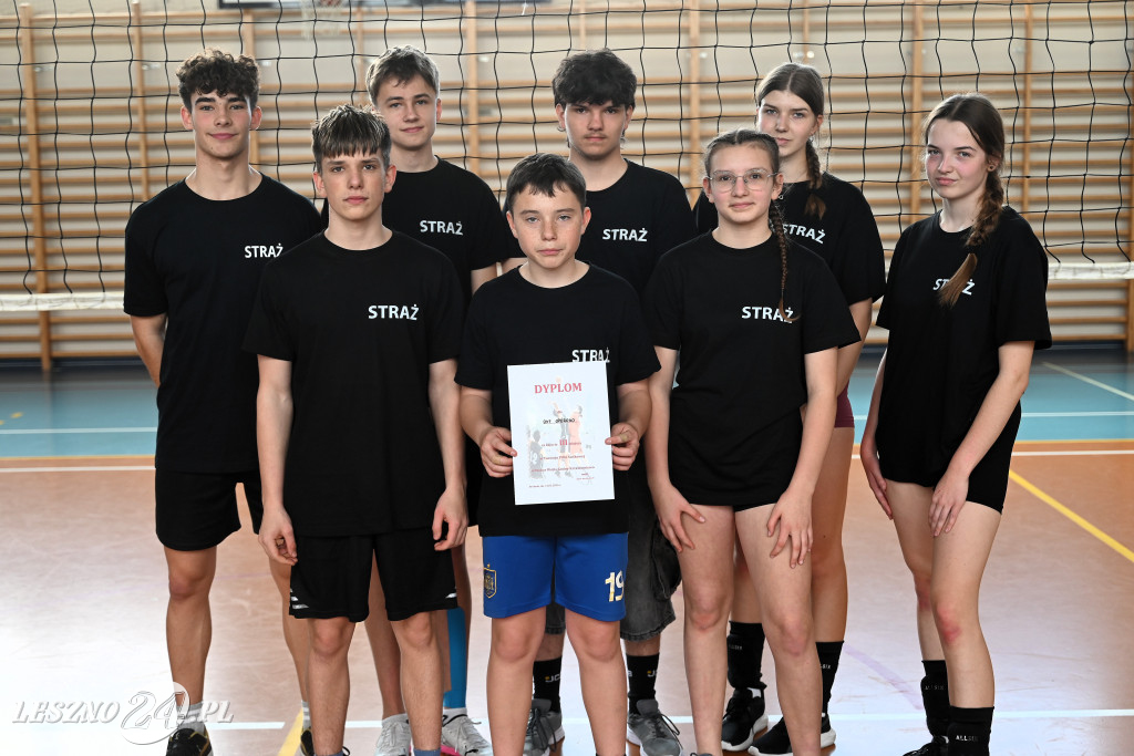 Strażacy grali w siatkówkę