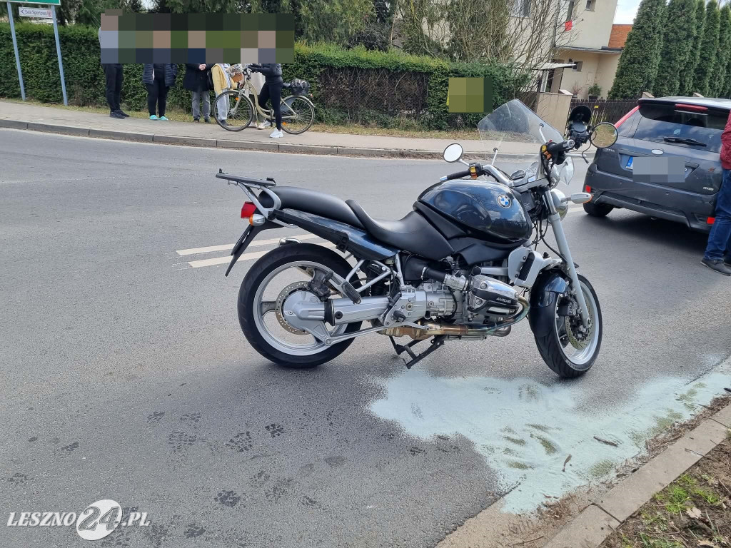 Motocyklista w szpitalu po zderzeniu z osobówką
