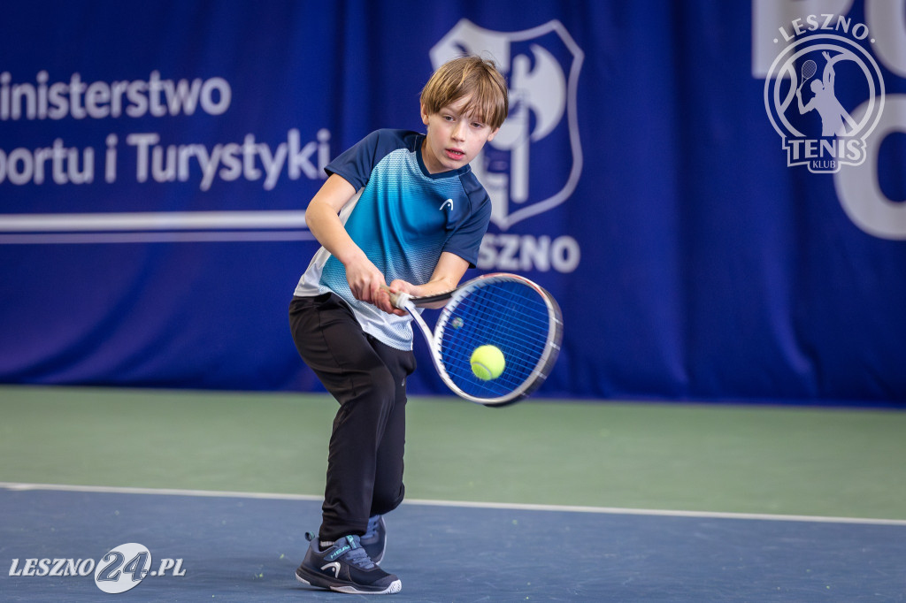 Tenisowa młodzież na kortach Akwawit