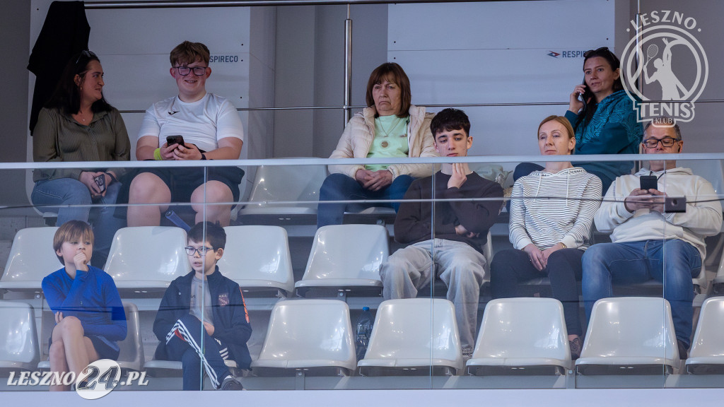 Tenisowa młodzież na kortach Akwawit