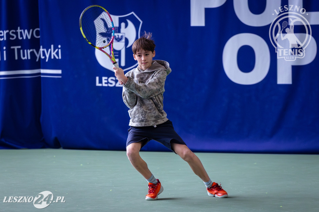 Tenisowa młodzież na kortach Akwawit