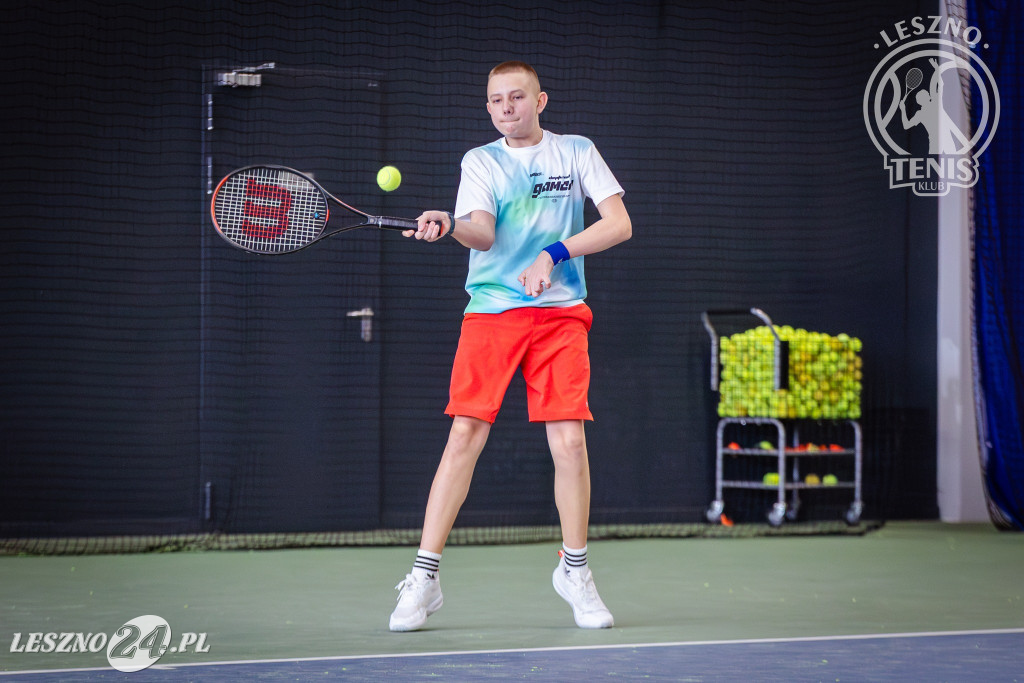 Tenisowa młodzież na kortach Akwawit