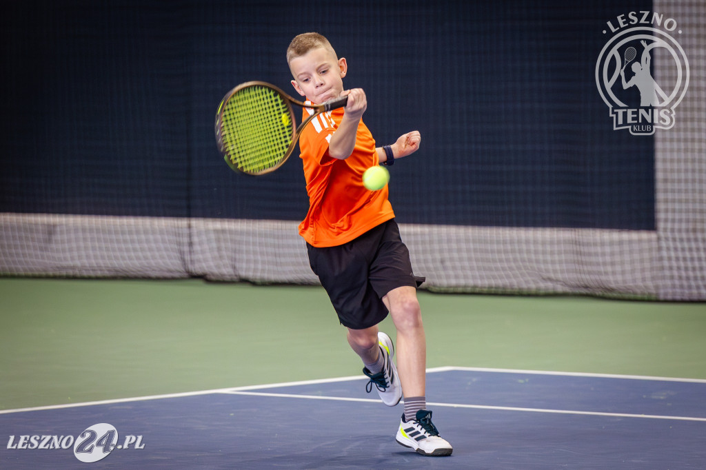 Tenisowa młodzież na kortach Akwawit