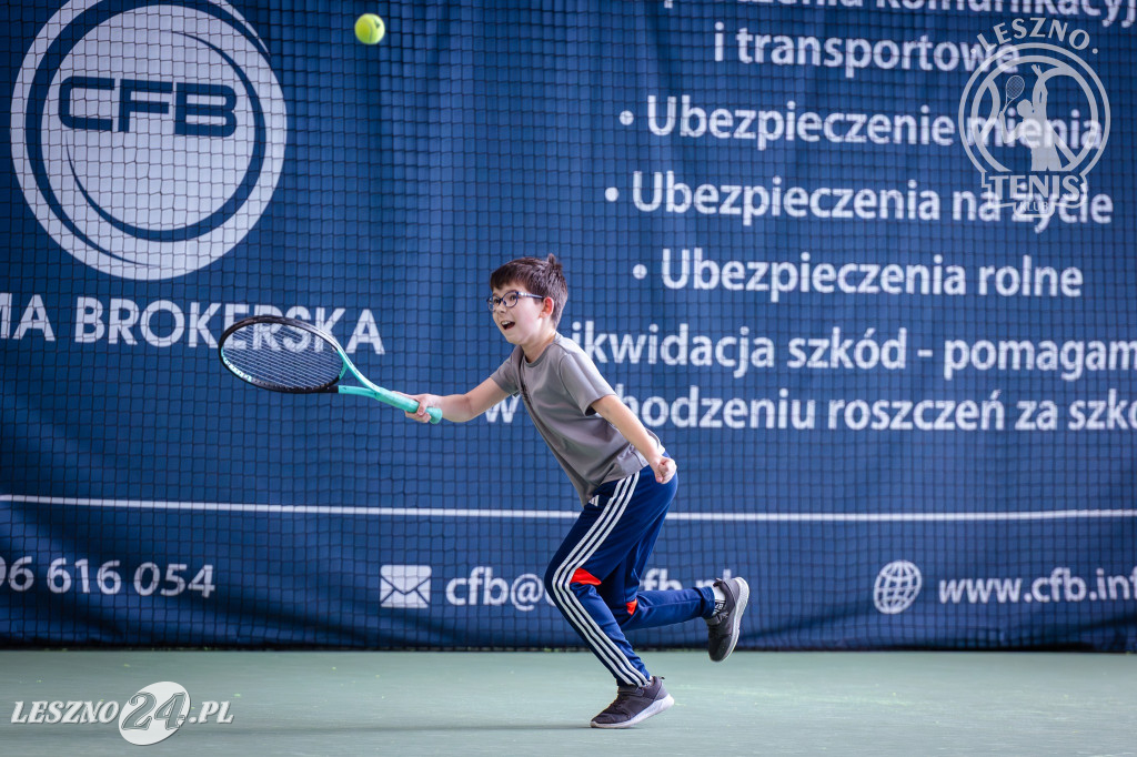 Tenisowa młodzież na kortach Akwawit