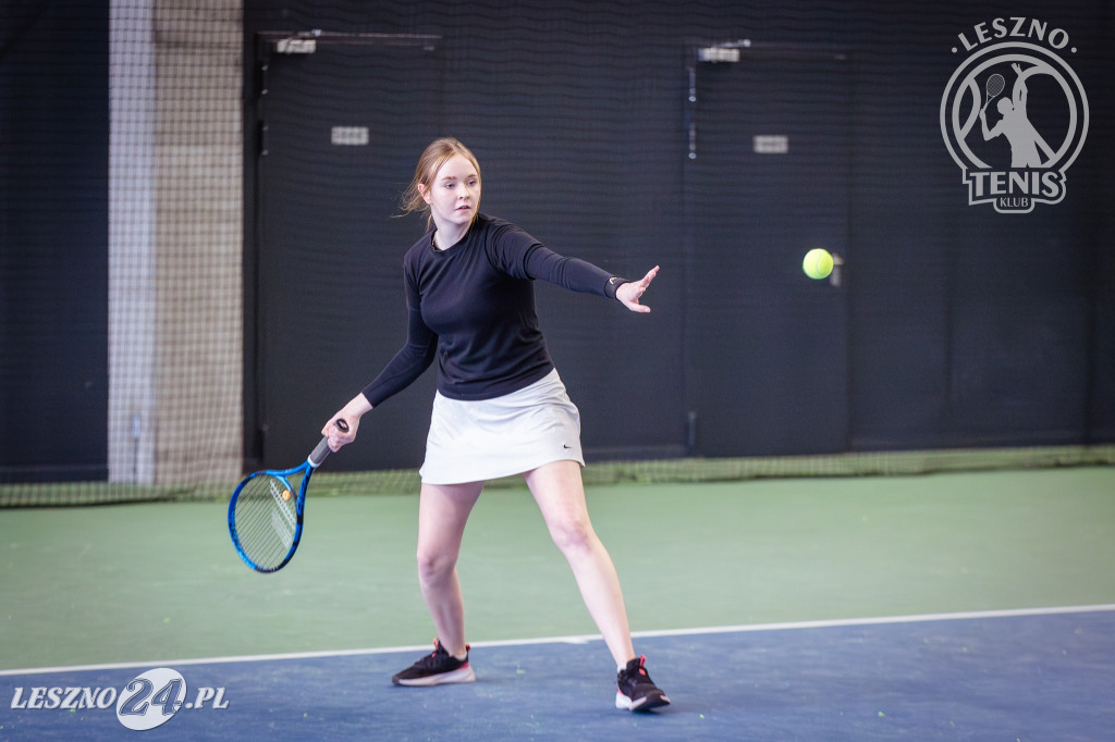 Tenisowa młodzież na kortach Akwawit