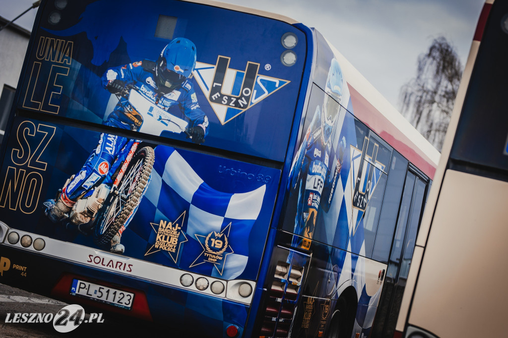 Byczy autobus komunikacji miejskiej