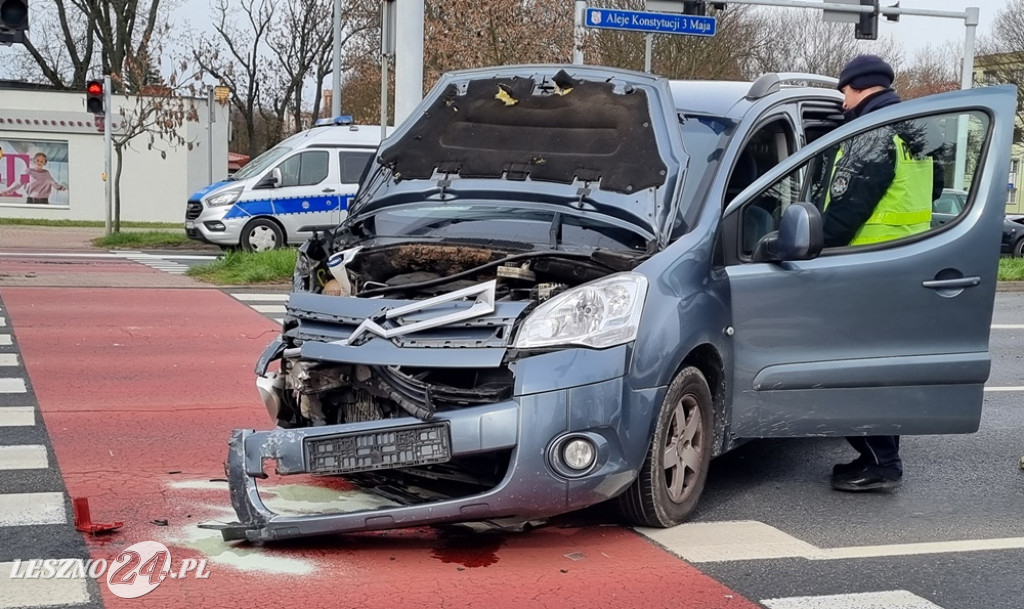 Zderzenie na al. Konstytucji 3 Maja z ul. 55 Pułku Piechoty