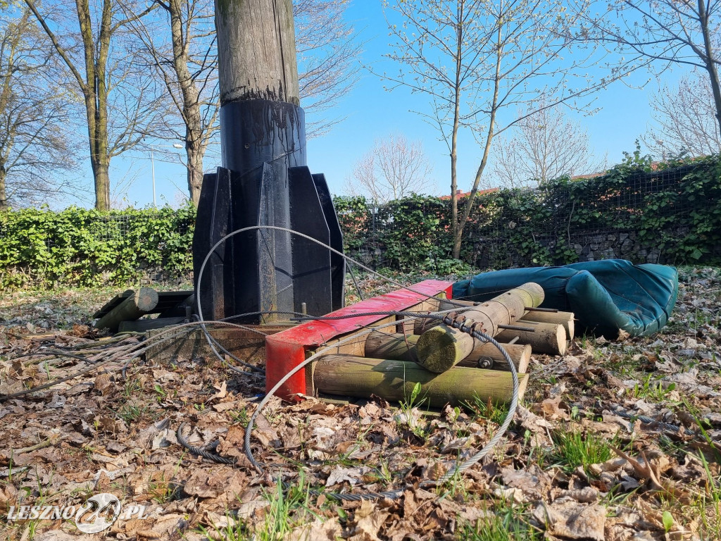 Rozbiórka parku linowego Tarzan w Lesznie