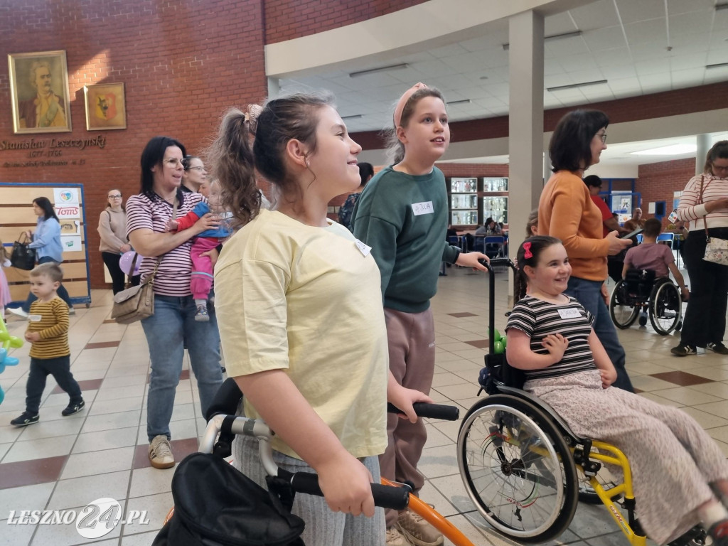Spotkanie z Zajączkiem Stowarzyszenia Dzieciom Niepełnosprawnym