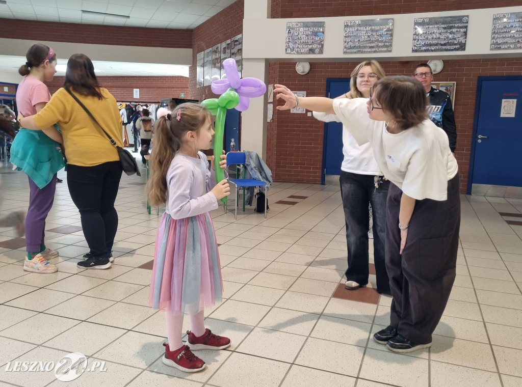 Spotkanie z Zajączkiem Stowarzyszenia Dzieciom Niepełnosprawnym