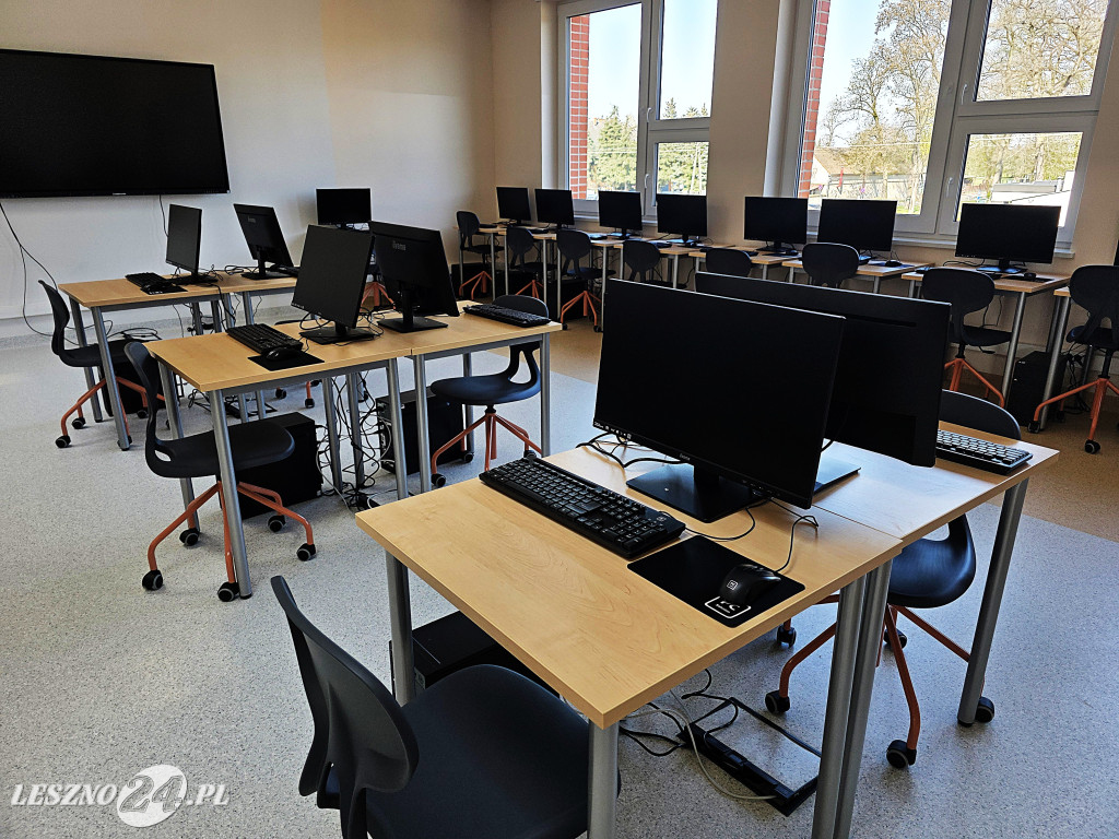 Rozbudowana szkoła w Wilkowicach