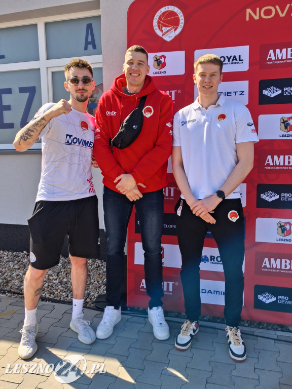 Koszykarze Novimex Polonii spotkali się z kibicami