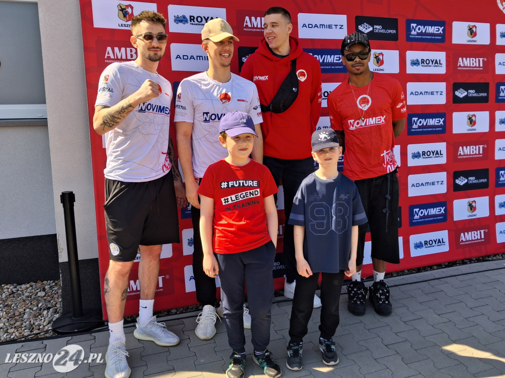 Koszykarze Novimex Polonii spotkali się z kibicami