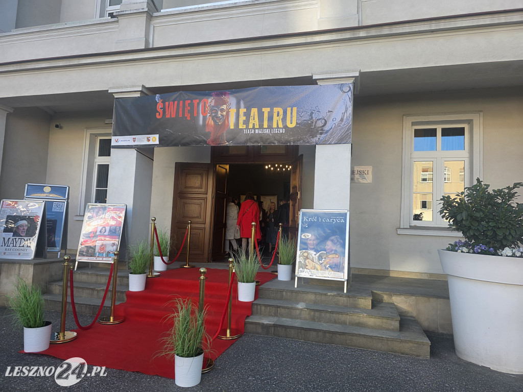 Julia Pietrucha w Teatrze Miejskim w Lesznie