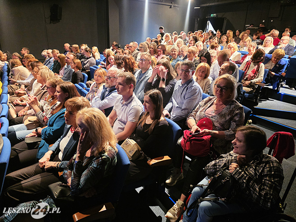 Julia Pietrucha w Teatrze Miejskim w Lesznie